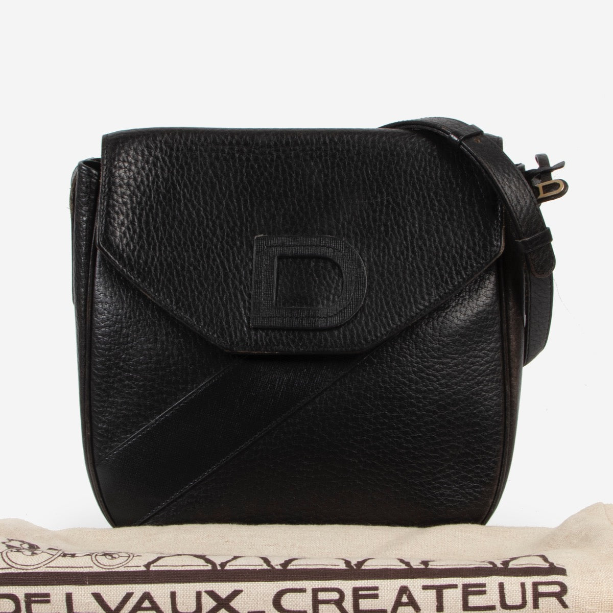 Shop safe online 100% authentic second hand Delvaux Dark Brown D Crossbody Bag in very good condition at the right price at Labellov in Antwerp.