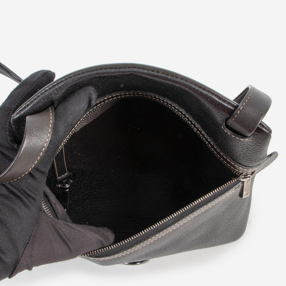 Shop safe online 100% authentic second hand Deux De Delvaux Black Crossbody Bag in very good excellent condition at the right price at Labellov in Antwerp.