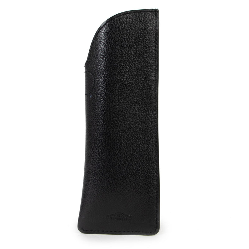 Get this Delvaux Black Glasses Case now at Labellov online or in the showroom at Antwerp