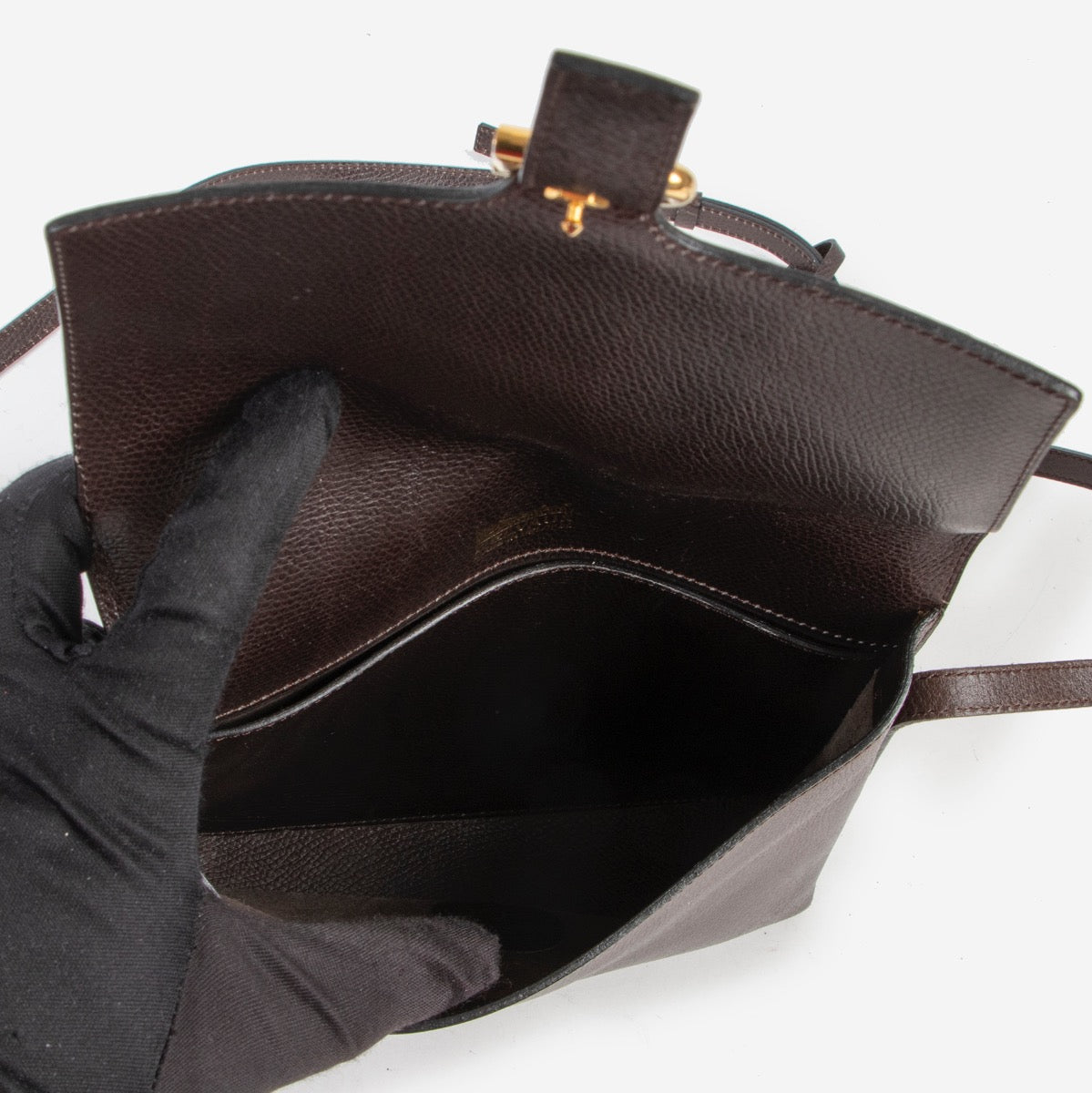 Shop safe online 100% authentic second hand Delvaux Brown Crossbody Bag in very good condition at the right price at Labellov in Antwerp.