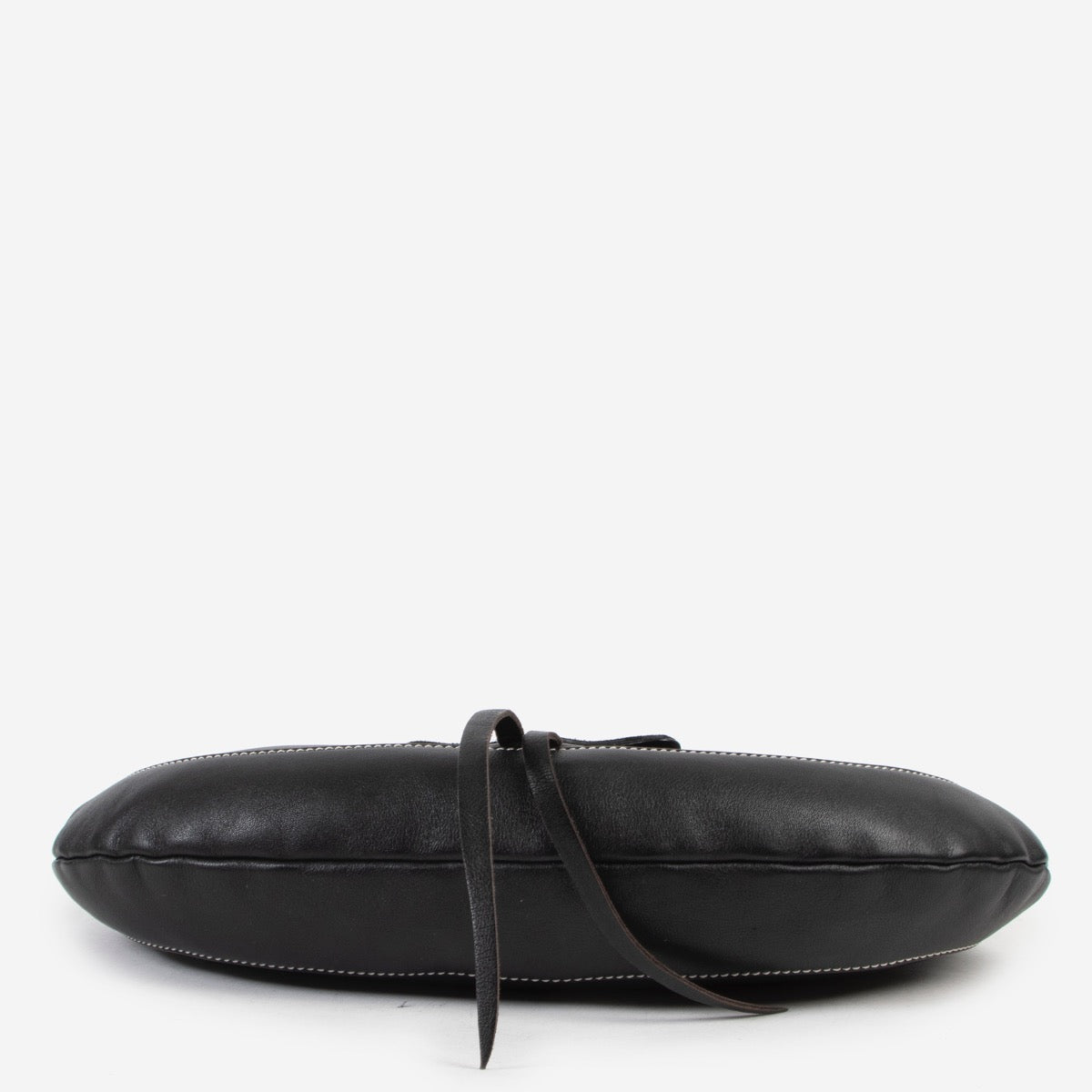 Shop safe online 100% authentic second hand Loewe Black Leather Shoulder Bag in very good condition at the right price at Labellov in Antwerp.