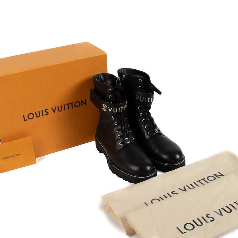 Shop 100% authentic Louis Vuitton Black Leather Territory Flat Ranger - size 41 at Labellov.com.