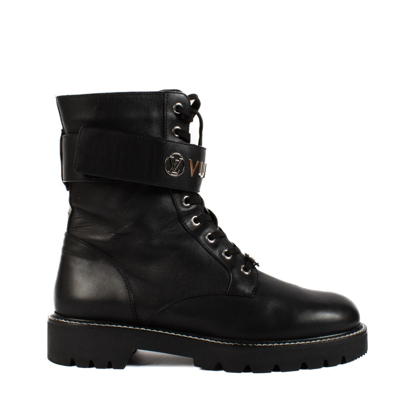 Shop 100% authentic Louis Vuitton Black Leather Territory Flat Ranger - size 41 at Labellov.com.