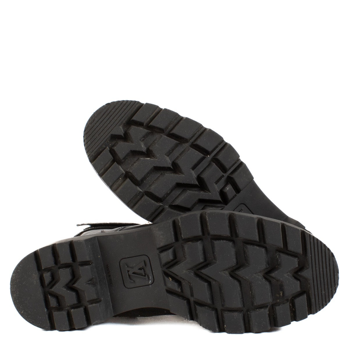 Shop 100% authentic Louis Vuitton Black Leather Territory Flat Ranger - size 41 at Labellov.com.