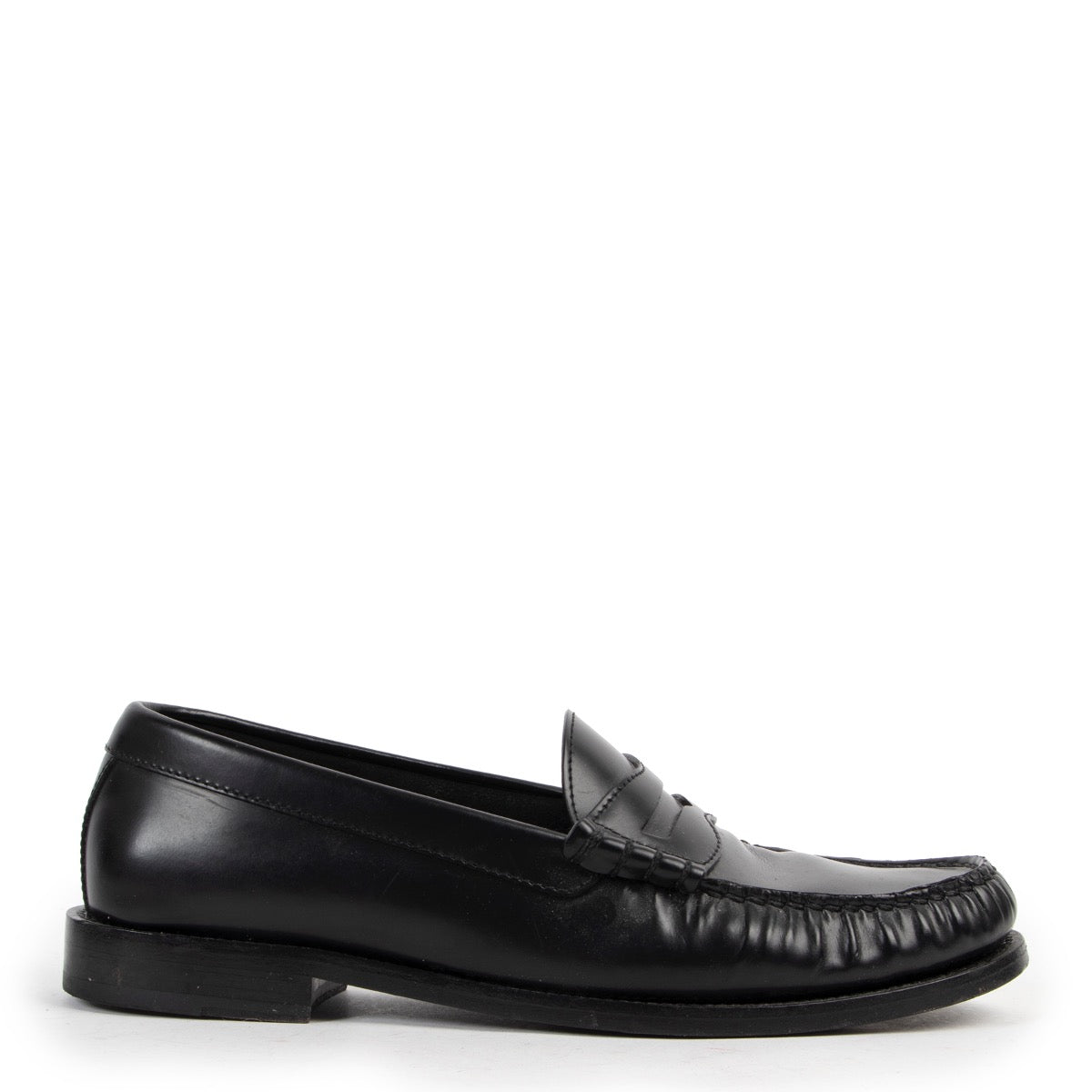 Shop safe online 100% authentic second hand Celine Black Leather Flats - Size 38,5 at Labellov in Antwerp.