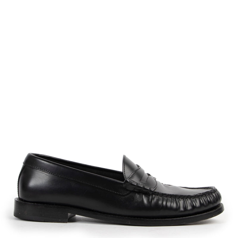 Shop safe online 100% authentic second hand Celine Black Leather Flats - Size 38,5 at Labellov in Antwerp.