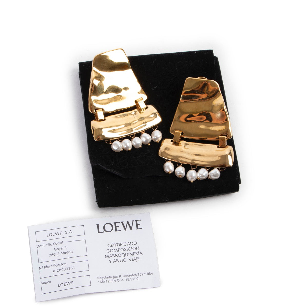 Shop safe online 100% authentic second hand Loewe Gold Earrings in very good condition at the right price at labellov in Antwerp.