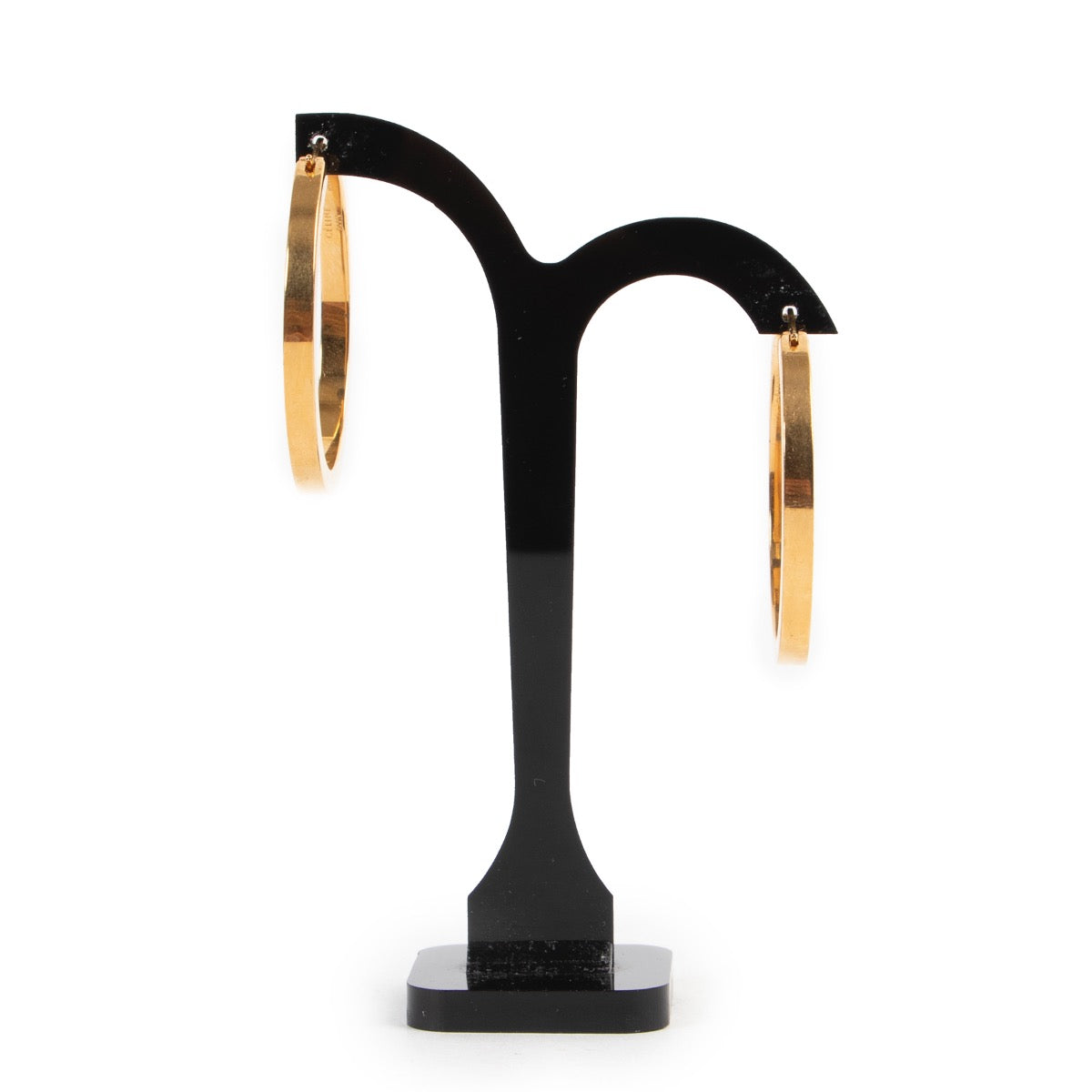 Shop safe online 100% authentic second hand Céline Gold Hoop Earrings in very good condition at the right price at Labellov in Antwerp.