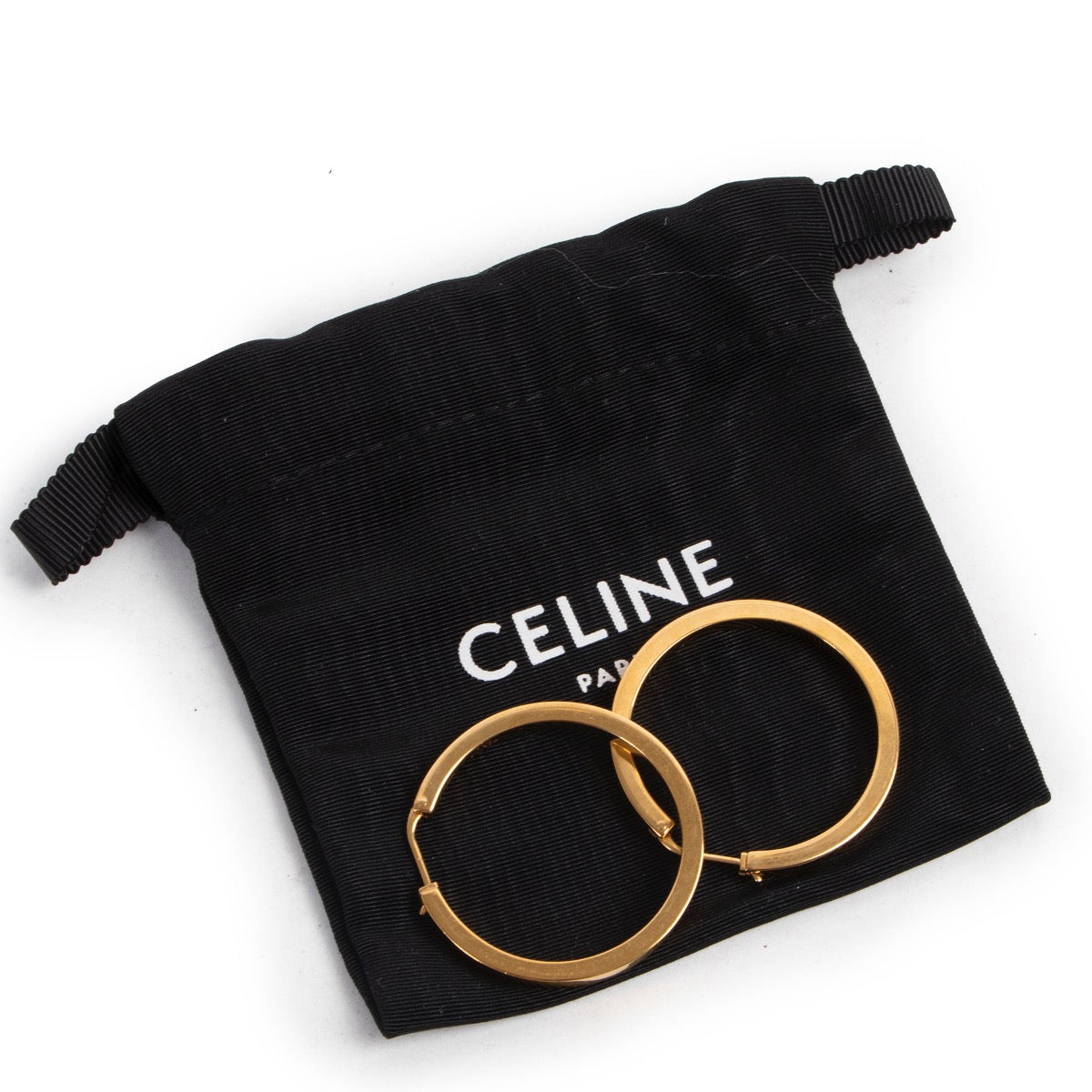 Shop safe online 100% authentic second hand Céline Gold Hoop Earrings in very good condition at the right price at Labellov in Antwerp.
