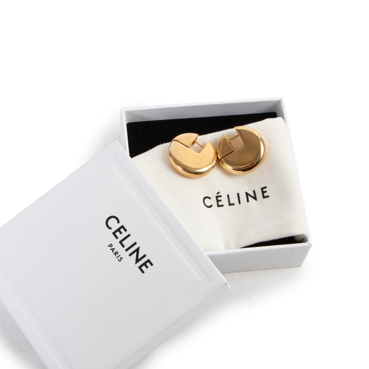 Shop safe online at Labellov in Antwerp these 100% authentic second hand Celine Gold Earrings