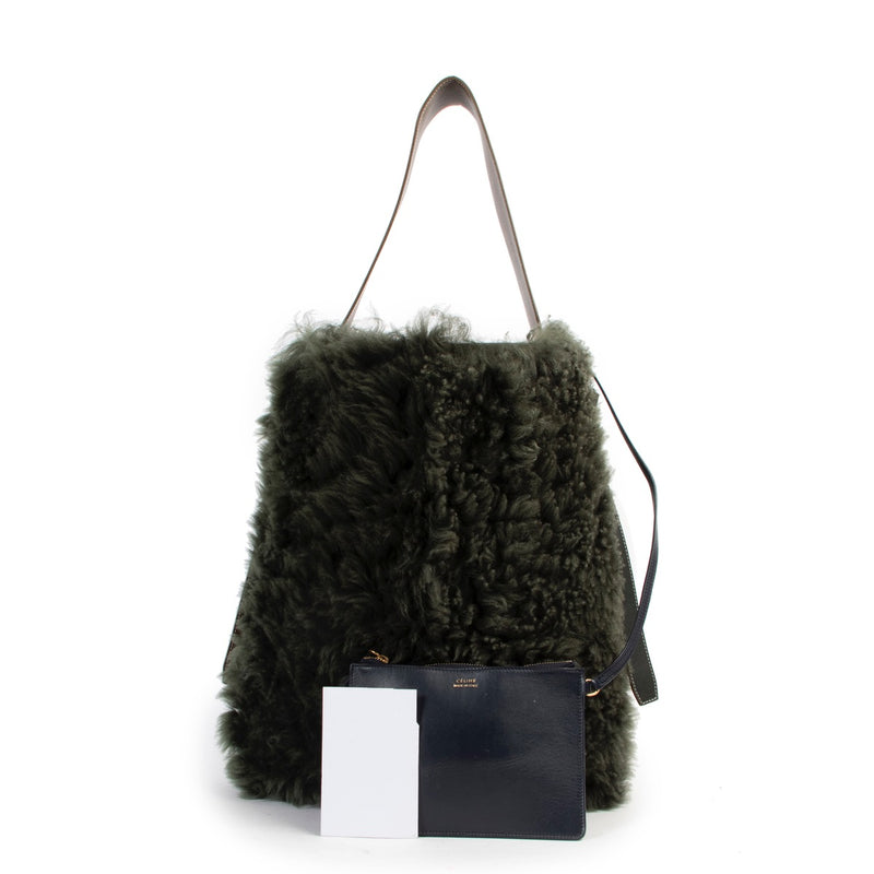 Shop safe online 100% authentic second hand Céline Seau Sangle Green Wool Shoulder Bag in very good condition at Labellov in Antwerp.