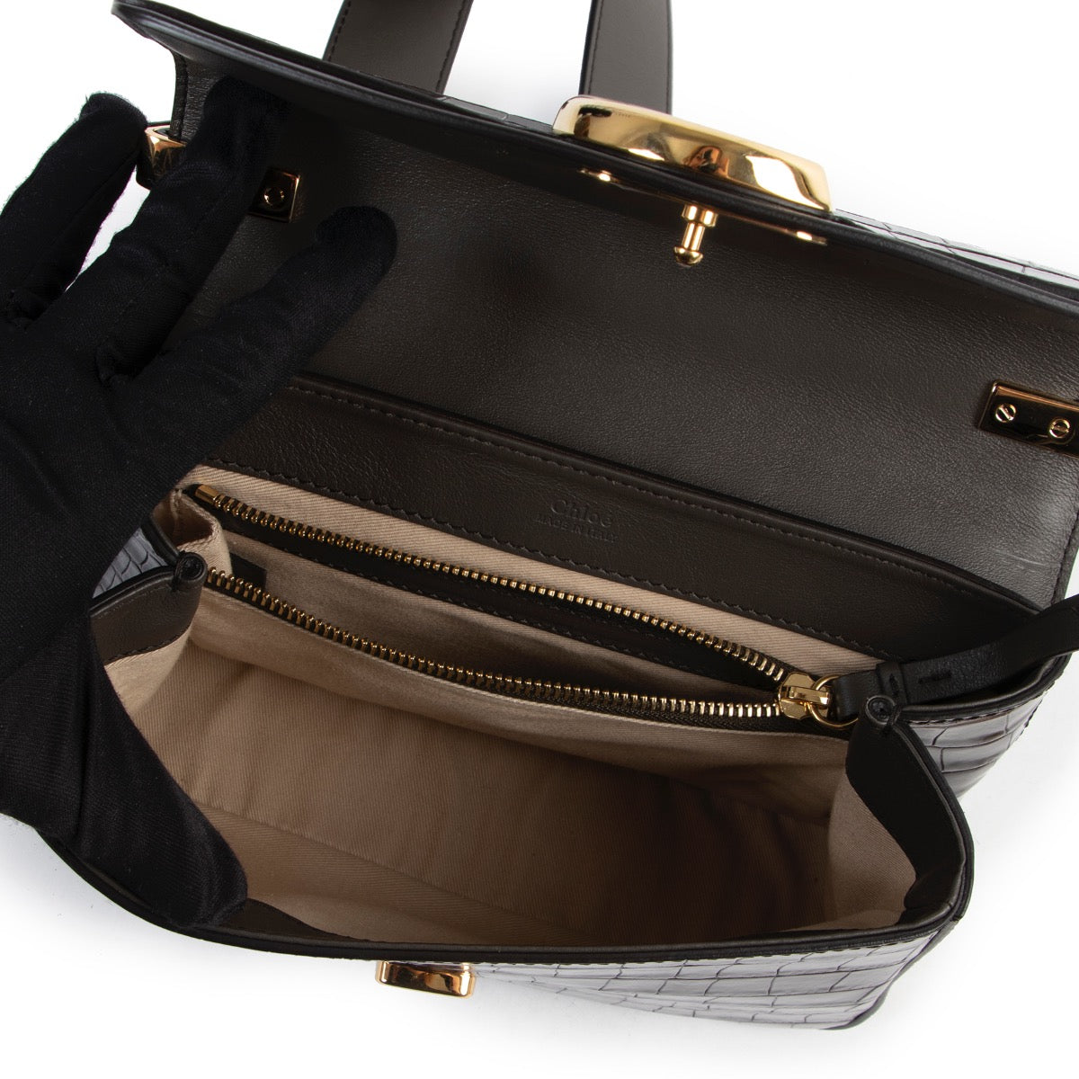 Shop safe online 100% authentic second hand Chloé Brown Croco Embossed C Crossbody Bag in very good, excellent as new condition at the right price at labellov in Antwerp.