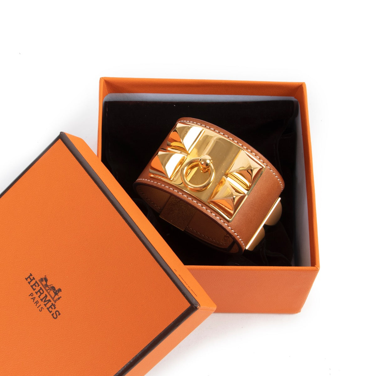 Shop safe online 100% authentic second hand Hermès Brown Collier De Chien Bracelet - Size T2 in very good condition at the right price at Labellov in Antwerp.
