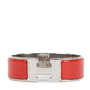 Hermès Red Clic Clac H Bracelet for the best price at Labellov secondhand luxury in Antwerp. We buy and sell your authentic designer bags.
