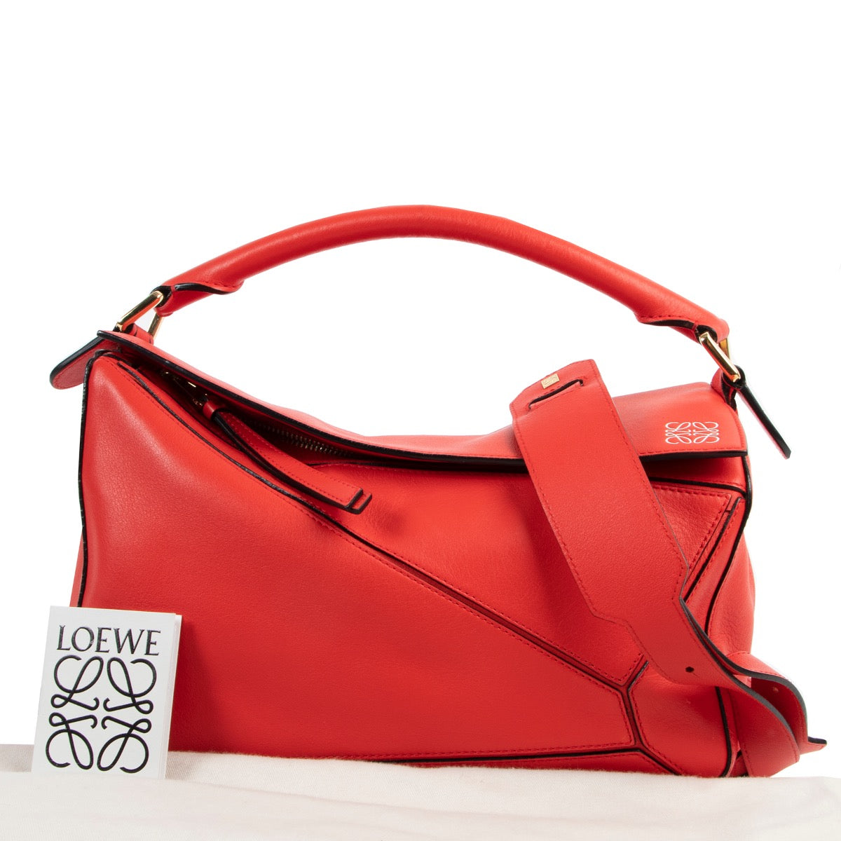 Shop safe online 100% authentic second hand Loewe Red Puzzle Crossbody Bag in very good, as new condition at the right price at Labellov in Antwerp.