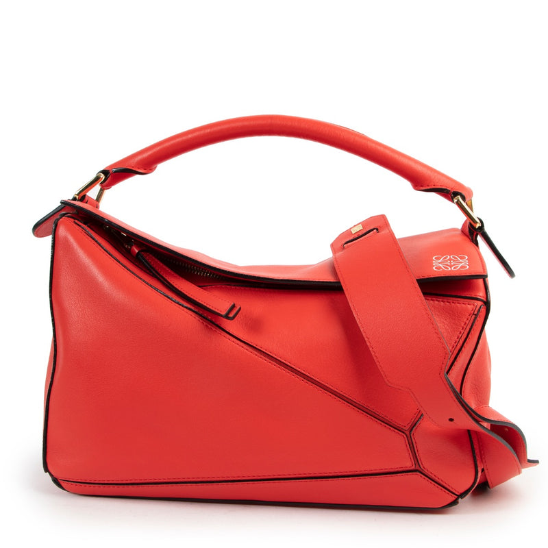 Shop safe online 100% authentic second hand Loewe Red Puzzle Crossbody Bag in very good, as new condition at the right price at Labellov in Antwerp.
