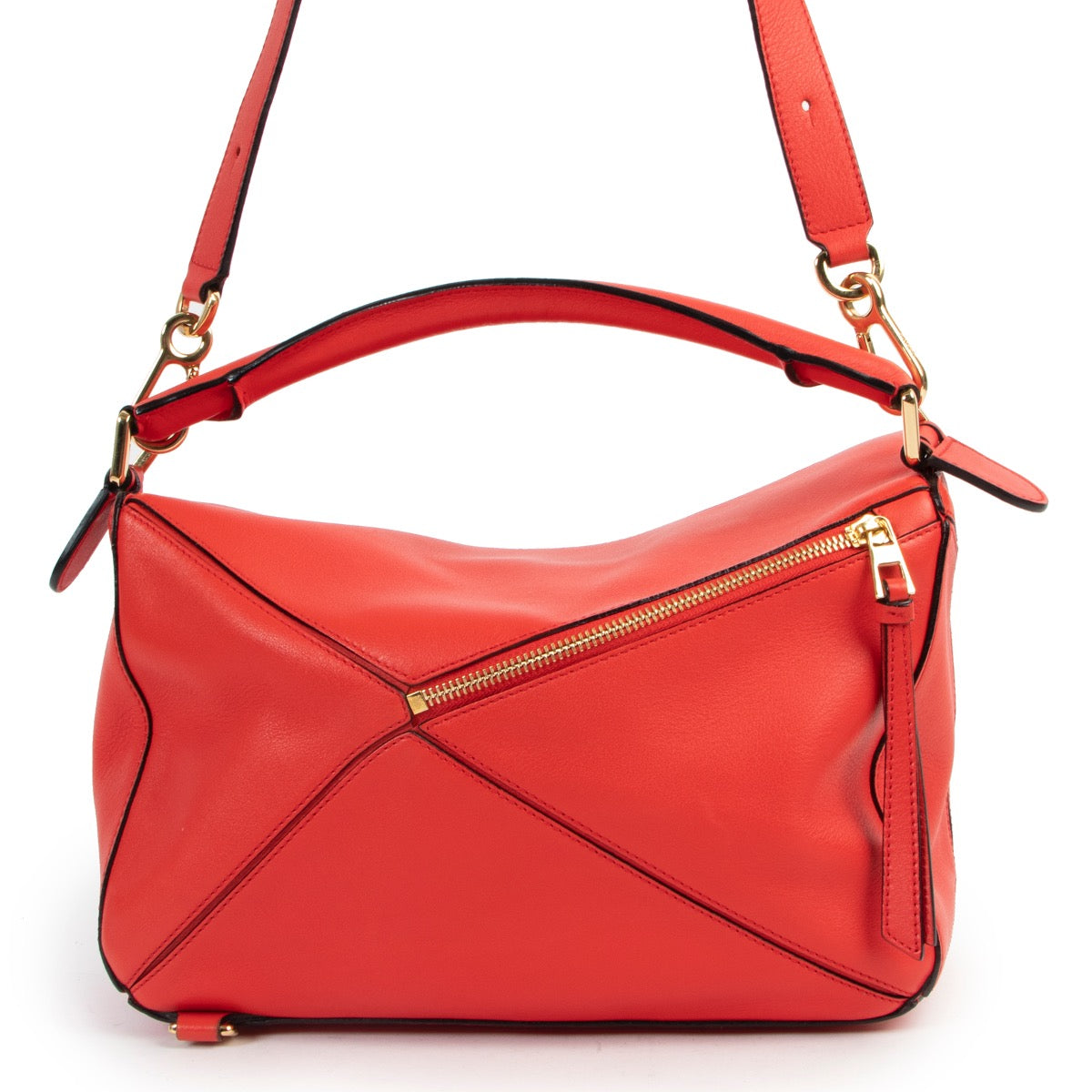 Shop safe online 100% authentic second hand Loewe Red Puzzle Crossbody Bag in very good, as new condition at the right price at Labellov in Antwerp.