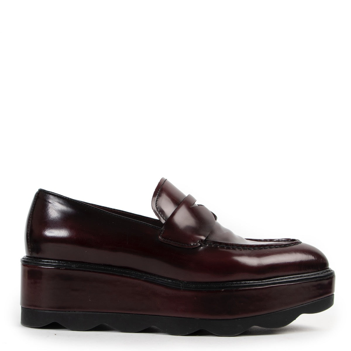 Shop safe online at Labellov in Antwerp 100% authentic second hand Prada Burgundy Flatform Flats - Size 38 in very good condition