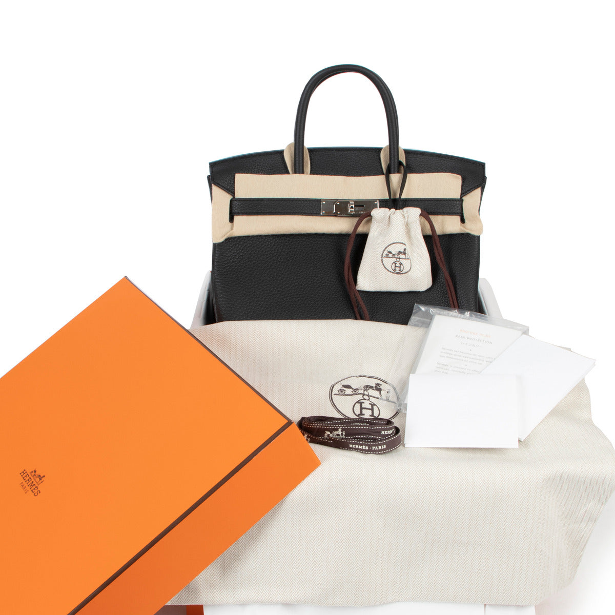 Hermès Birkin 30 Togo Black PHW pour le meilleur prix chez Labellov a Anvers. Designer bags for sale online at Labellov secondhand