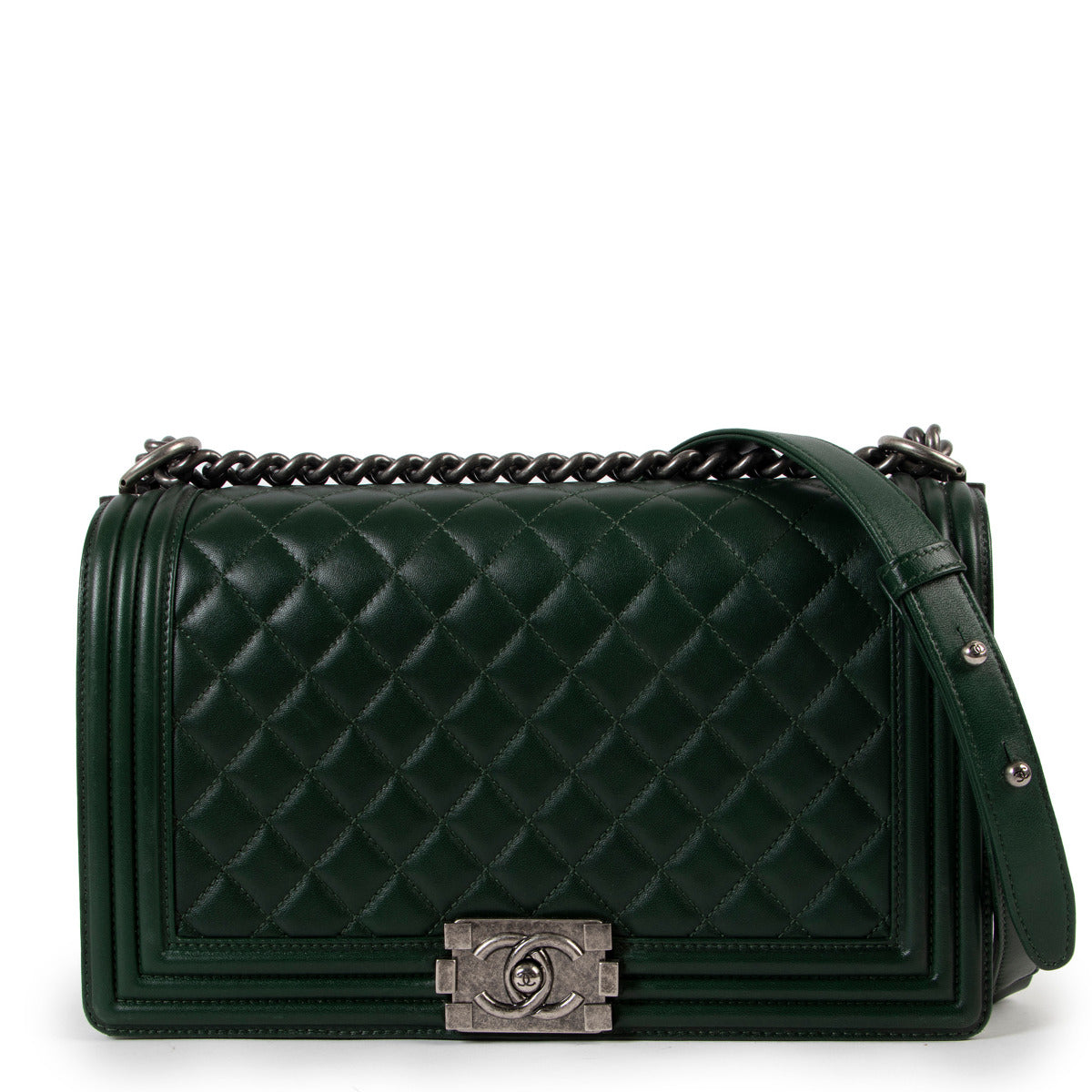 Chanel Green New Medium Boy Bag for the best price at Labellov secondhand luxury in Antwerp Belgium.