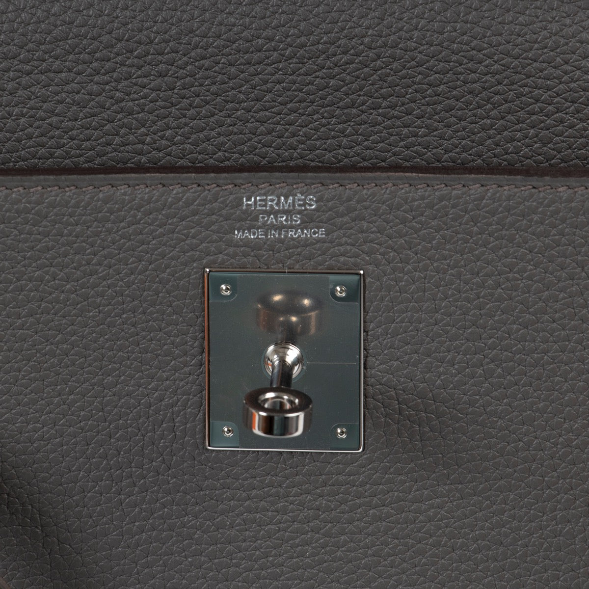 Shop safe online at Labellov in Antwerp this 100% authentic brand new Hermès Kelly 28 Gris Etain Togo PHW
