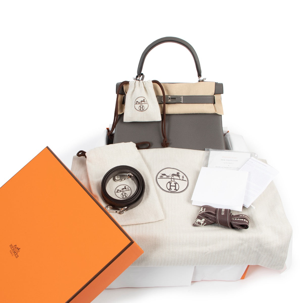 Shop safe online at Labellov in Antwerp this 100% authentic brand new Hermès Kelly 28 Gris Etain Togo PHW