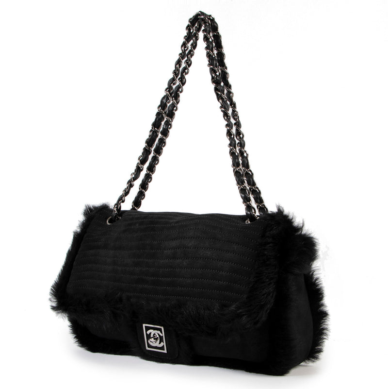 Chanel Black Mink Fur CC Flap Bag aan de beste prijs bij Labellov tweedehands luxe in Antwerpen