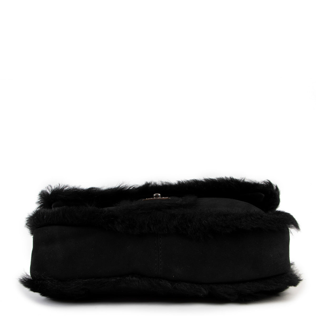 Chanel Black Mink Fur CC Flap Bag aan de beste prijs te koop bij Labellov tweedehands luxe in Antwerpen. Buy and sell for the best price online at Labellov vintage luxury.