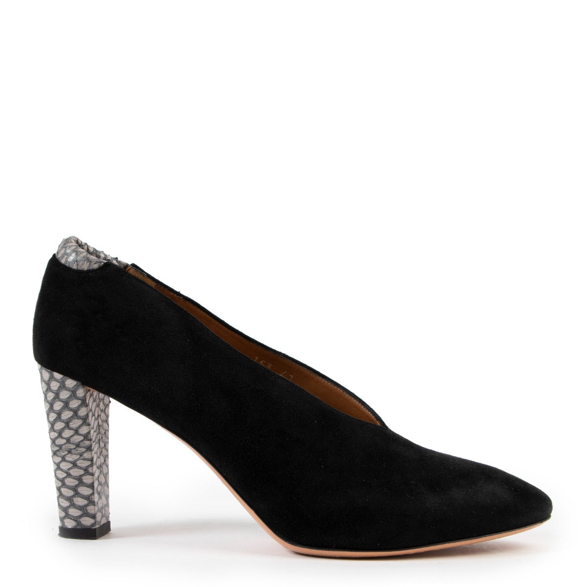 Buy second hand Acne Black Pumps at Labellov Antwerp for the best price 100% authentic