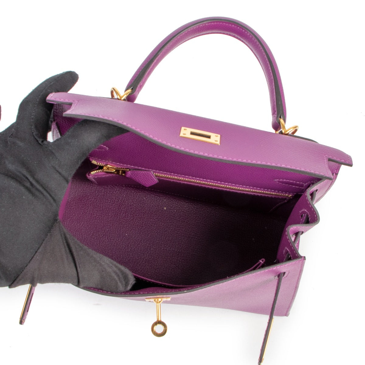 Hermès Kelly 25 Anemone GHW Epsomavailable at Labellov. Get it now. 100% authenticity guaranteed. Hermès Kelly now 24/7 visible online. Get an appointment to shop and look at this bag.