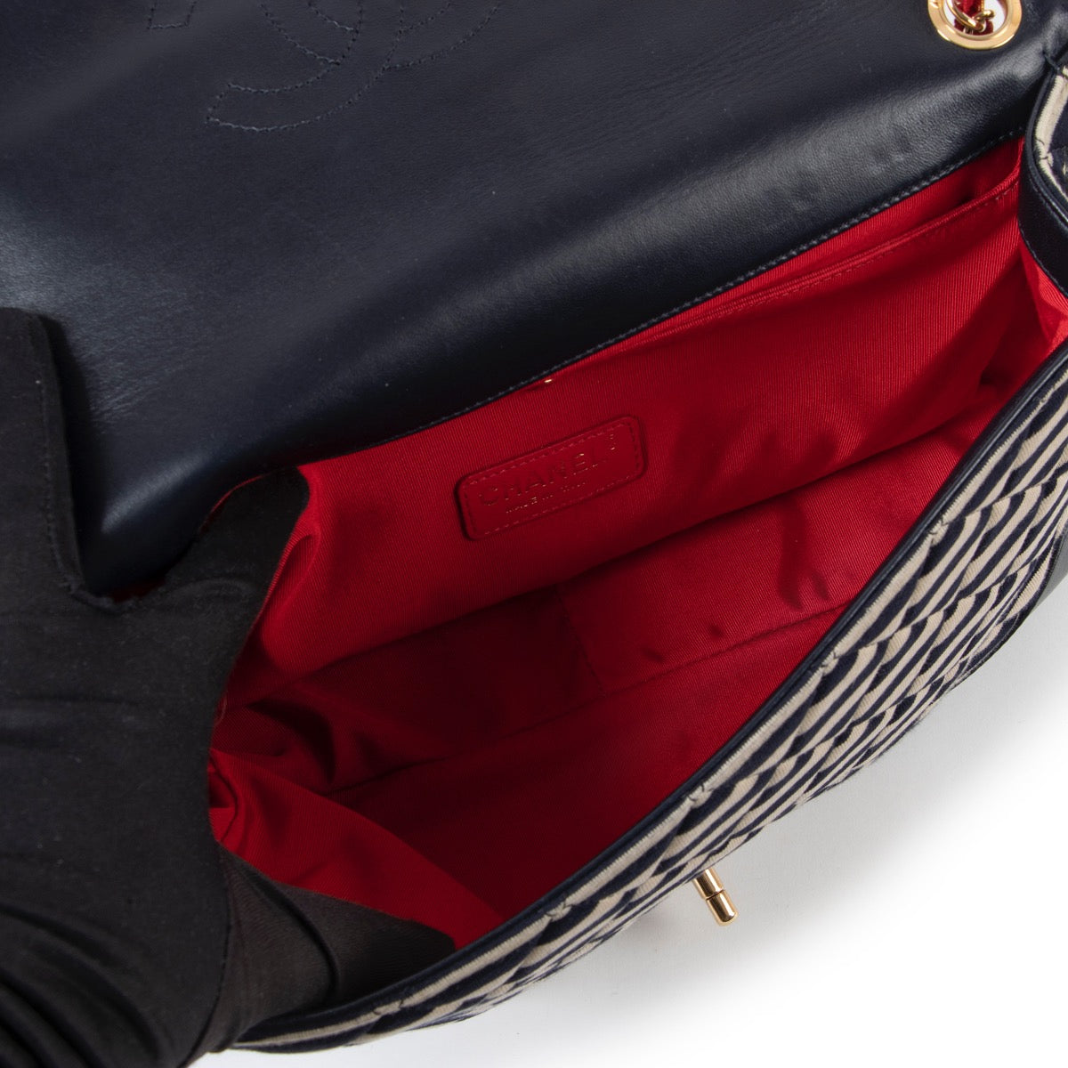 acheter en ligne seconde main Chanel Striped Quilted Jersey Fabric & Navy Lambskin Coco Sailor Jumbo Classic Single Flap Bag. shop safe online Chanel Striped Quilted Jersey Fabric & Navy Lambskin Coco Sailor Jumbo Classic Single Flap Bag.