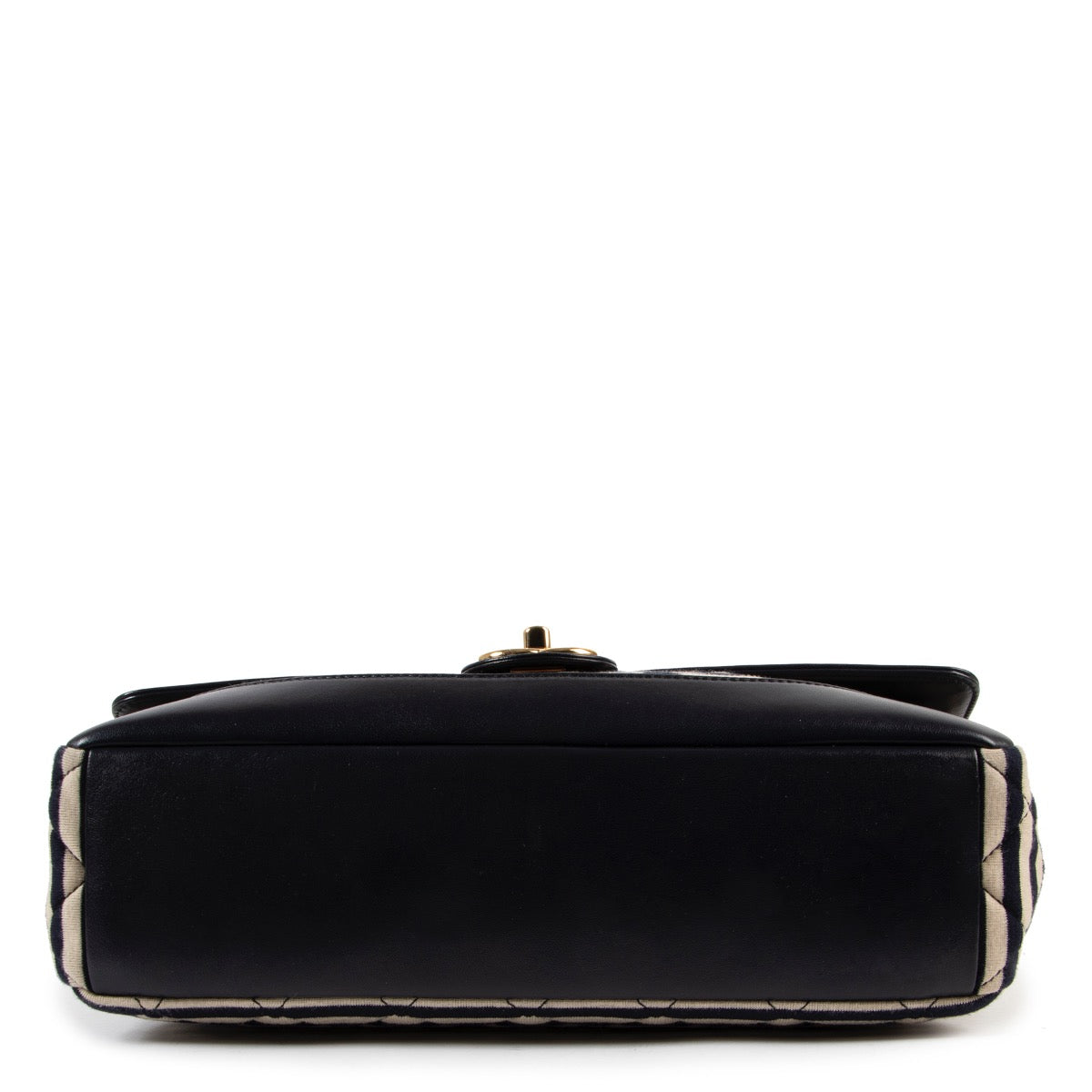 acheter en ligne seconde main Chanel Striped Quilted Jersey Fabric & Navy Lambskin Coco Sailor Jumbo Classic Single Flap Bag. shop safe online Chanel Striped Quilted Jersey Fabric & Navy Lambskin Coco Sailor Jumbo Classic Single Flap Bag.