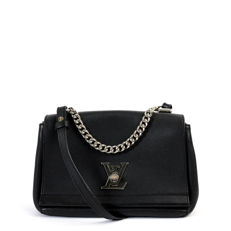Shop safe online at Labellov in Antwerp this 100% authentic second hand Louis Vuitton Black Lock Me Chain Bag