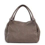 Bottega Veneta Intrecciato Taupe Shopper for the best price at Labellov second hand luxury in Antwerp. Koop en verkoop uw authentieke designer handtassen aan de beste prijs bij Labellov tweedehands luxe.