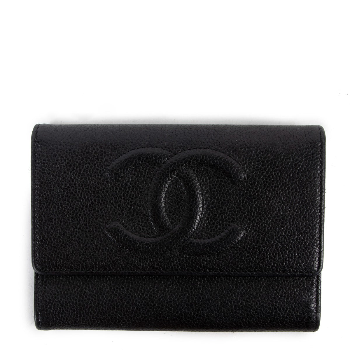 Buy online an authentic second hand Chanel black caviar timeless CC logo flap wallet in very good condition at Labellov in Antwerp.