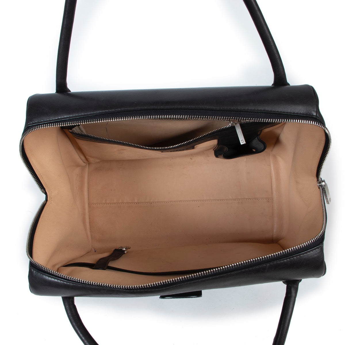 Buy online an authentic second hand Delvaux Brillant 12H Black Bridon Bag in preloved condition at Labellov in Antwerp.