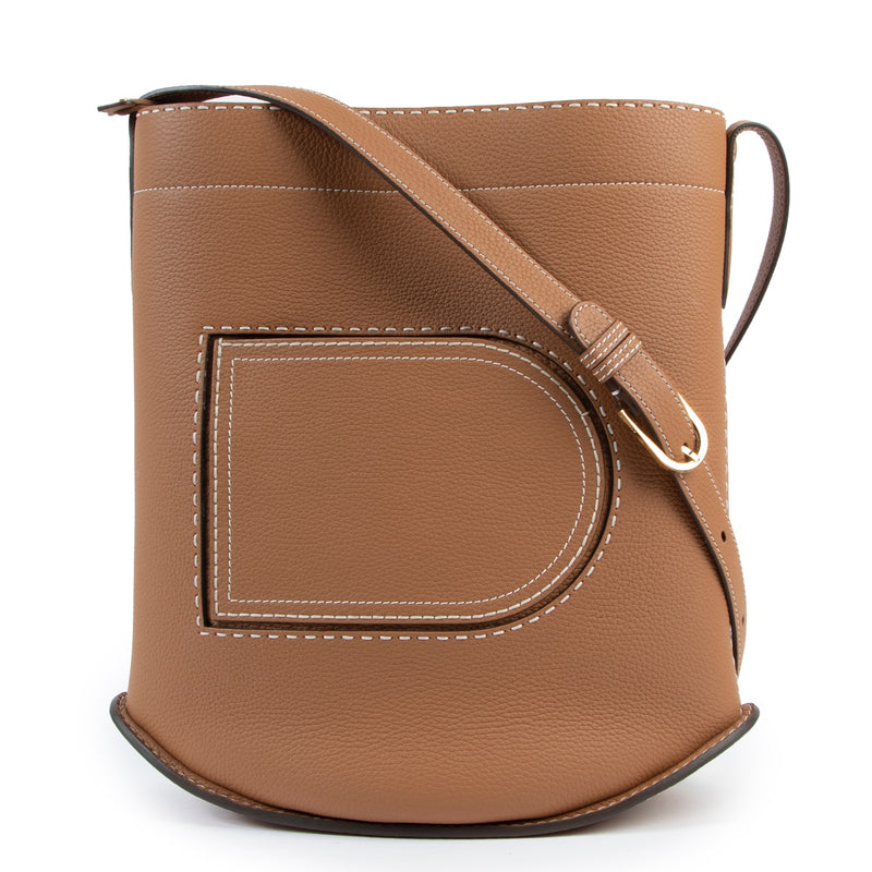 Shop safe online at Labellov in Antwerp this 100% authentic second hand Delvaux Cognac Pin Surpiqué GM Shoulder Bag