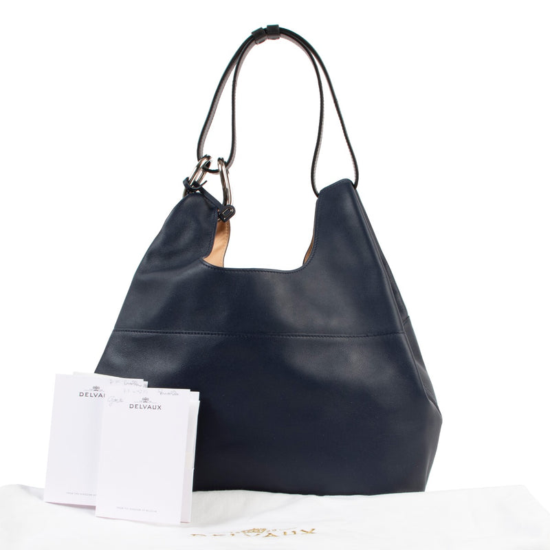 Shop safe online at Labellov in Antwerp this 100% authentic second hand Delvaux Navy Givry With Me PM Shoulder Bag