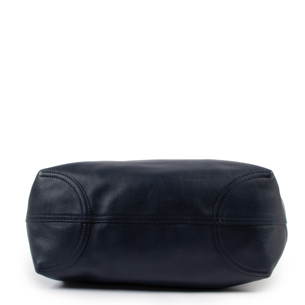 Shop safe online at Labellov in Antwerp this 100% authentic second hand Delvaux Navy Givry With Me PM Shoulder Bag