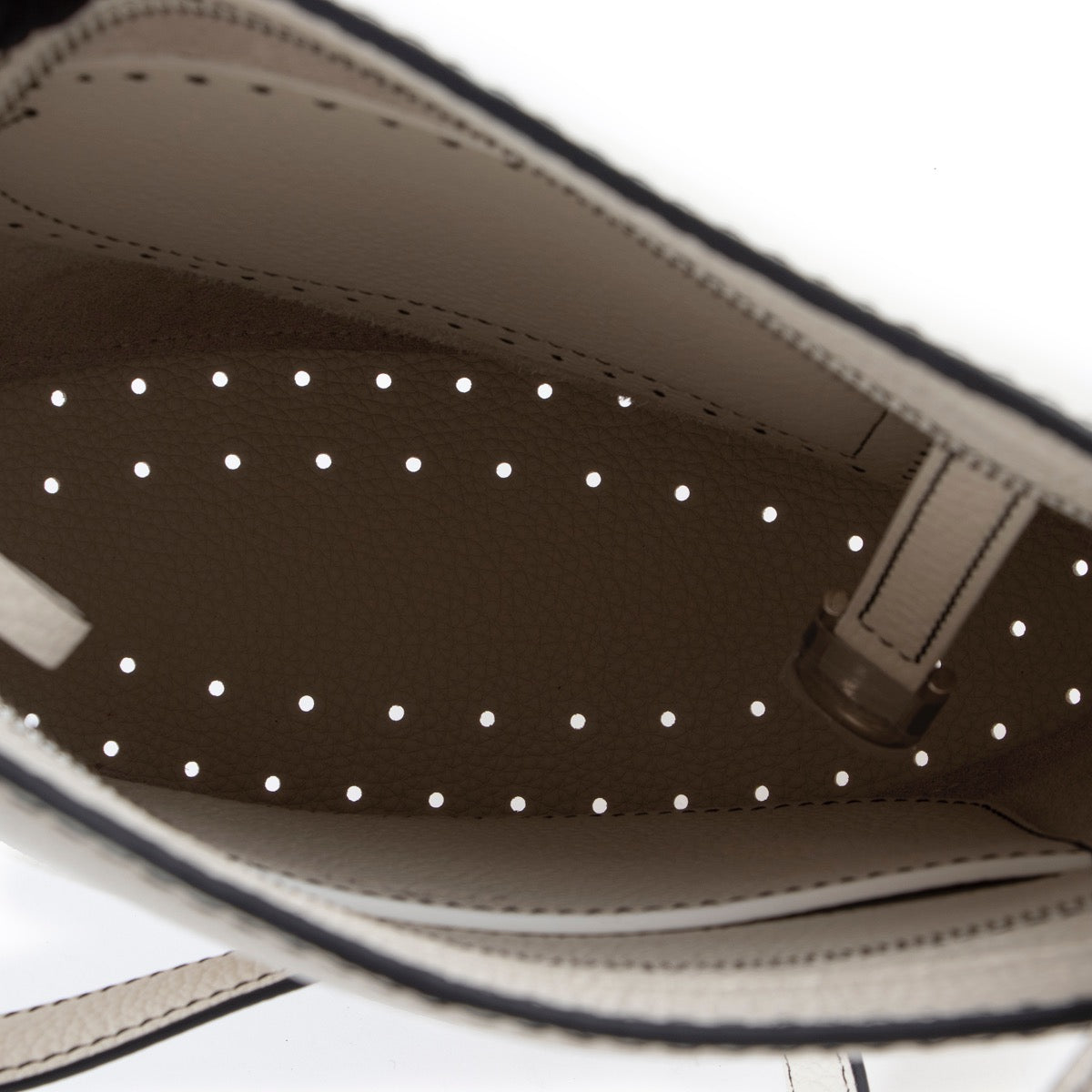 Buy an authentic second hand Delvaux Pin Daily Taurillon Soft Surpiqué in ivory at Labellov.