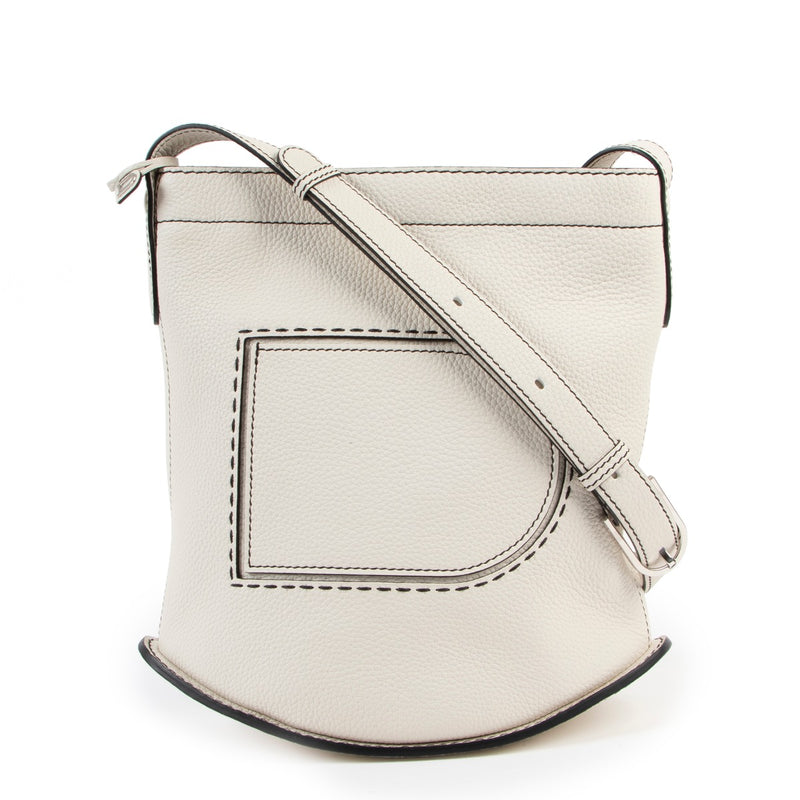 Buy an authentic second hand Delvaux Pin Daily Taurillon Soft Surpiqué in ivory at Labellov.