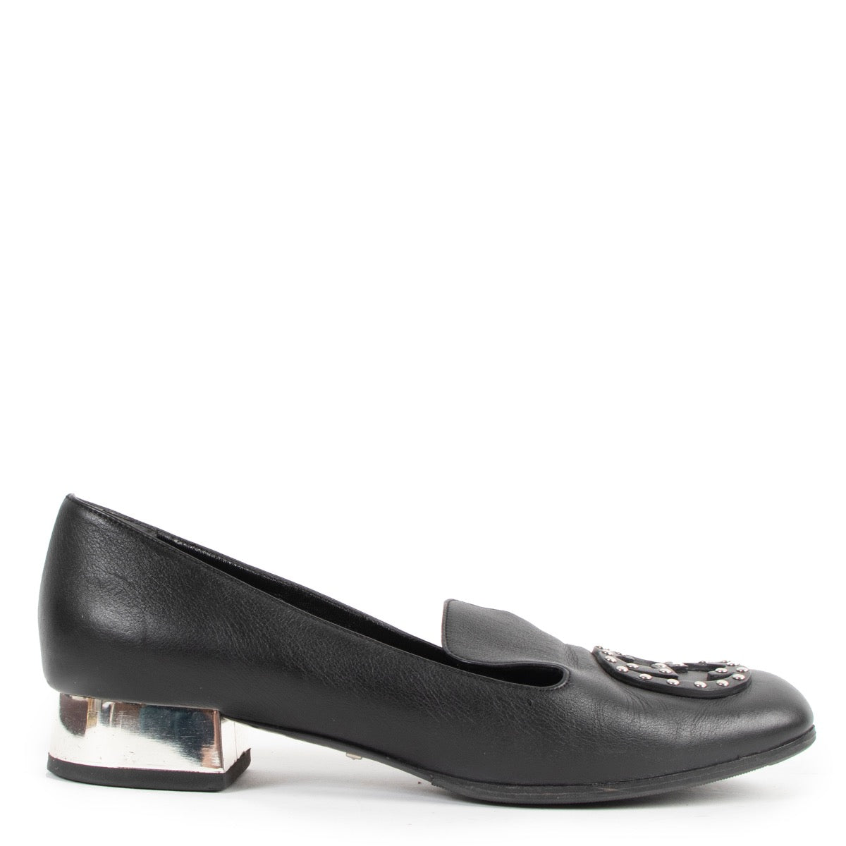 Buy an authentic pair of second hand Gucci Black Leather Loafers in very good condition at Labellov