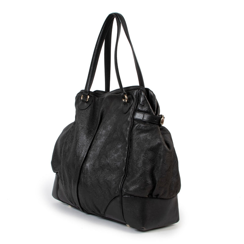 Buy online an authentic second hand Gucci black Guccissima Full Moon shoulder bag in very good condition at Labellov in Antwerp.