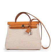Buy an authentic second hand Hermès Herbag Zip Retourne 31 Ecru Beige and Black Top Handle in very good condition at Labellov