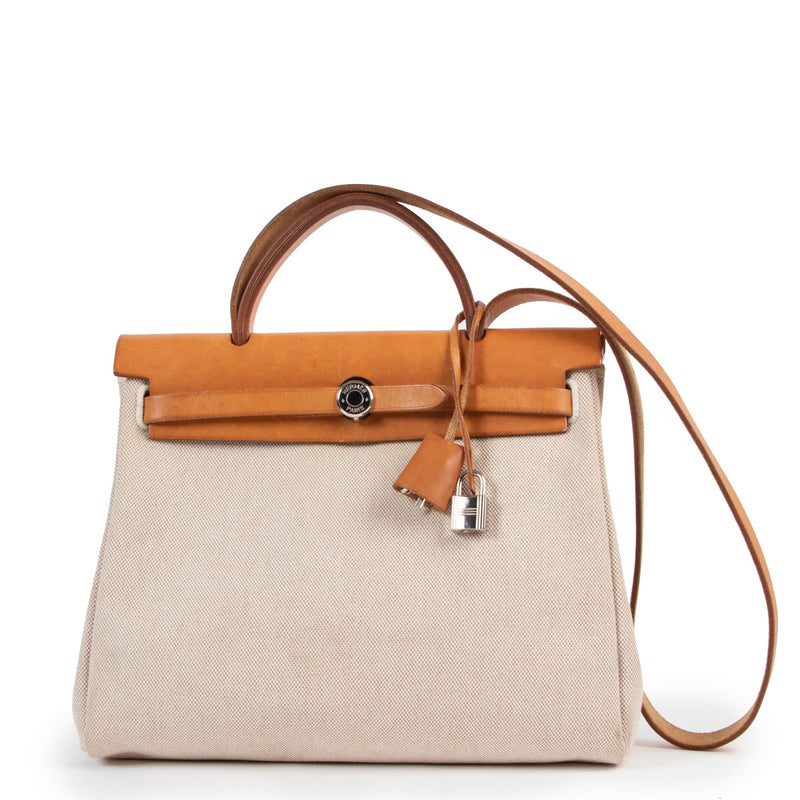 Buy an authentic second hand Hermès Herbag Zip Retourne 31 Ecru Beige and Black Top Handle in very good condition at Labellov