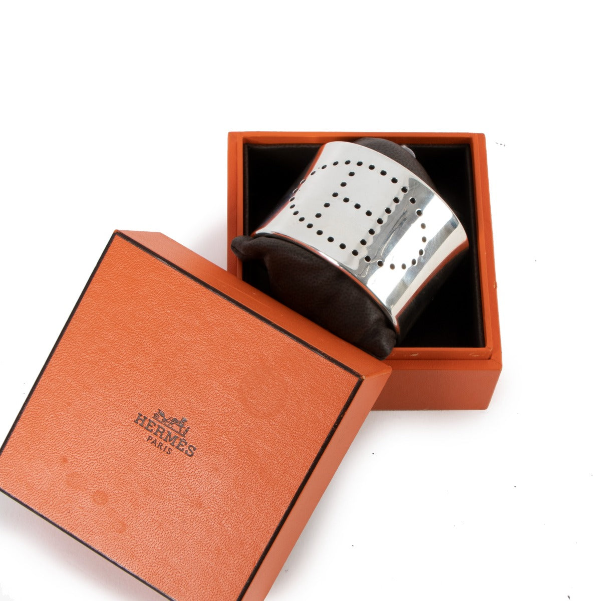 Buy online authentic second hand Hermès Sterling Silver Eclipse Cuff in very good condition at Labellov in Antwerp