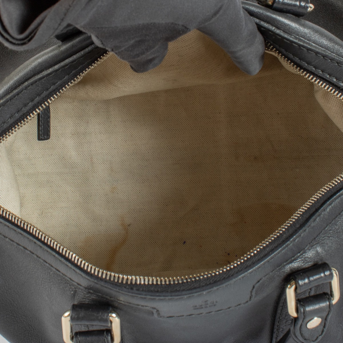 Authentic preloved Gucci Black Boston Bag on Labellov.com