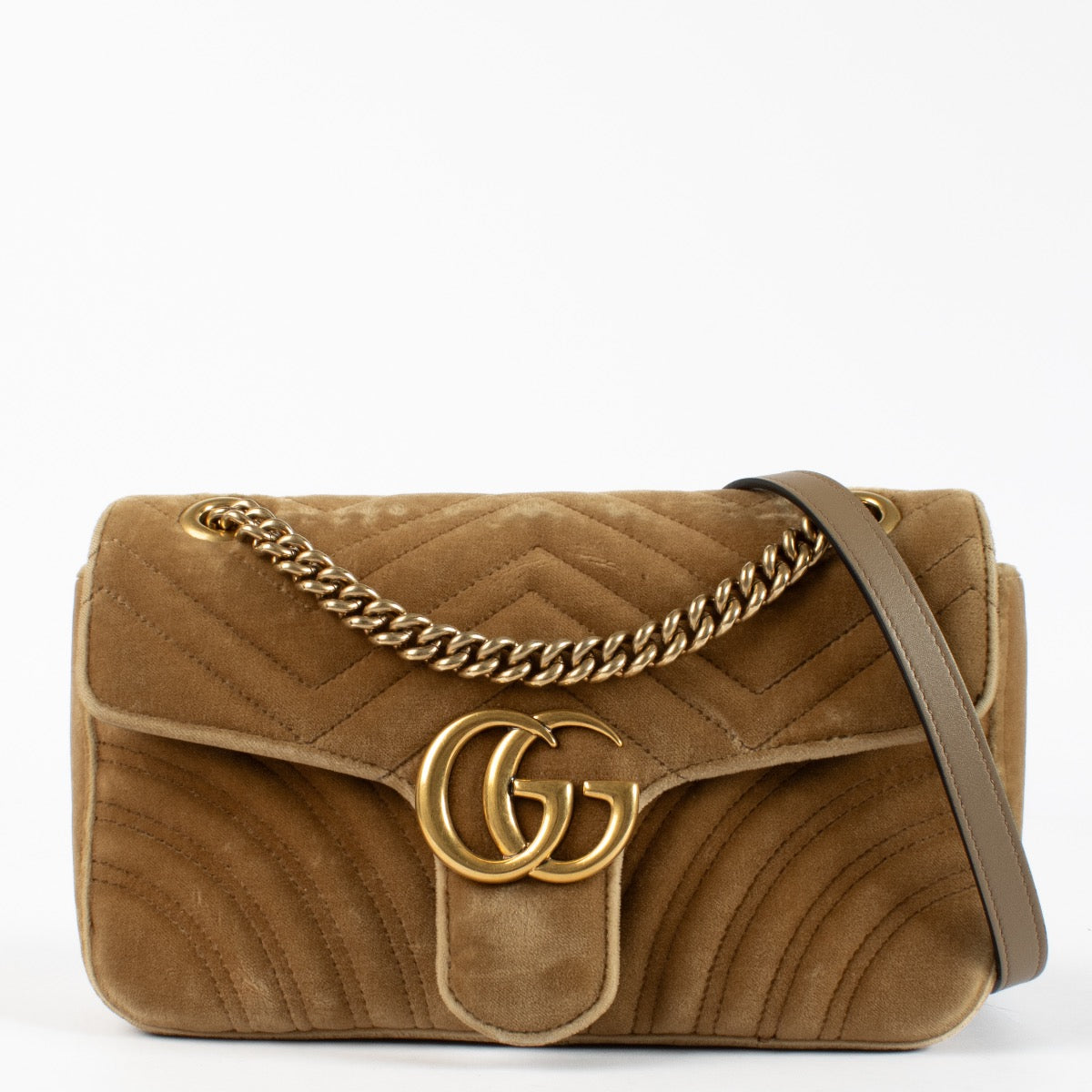 Shop safe online at Labellov in Antwerp, Brussels and Knokke this 100% authentic second hand Gucci Brown Velvet Marmont Crossbody
