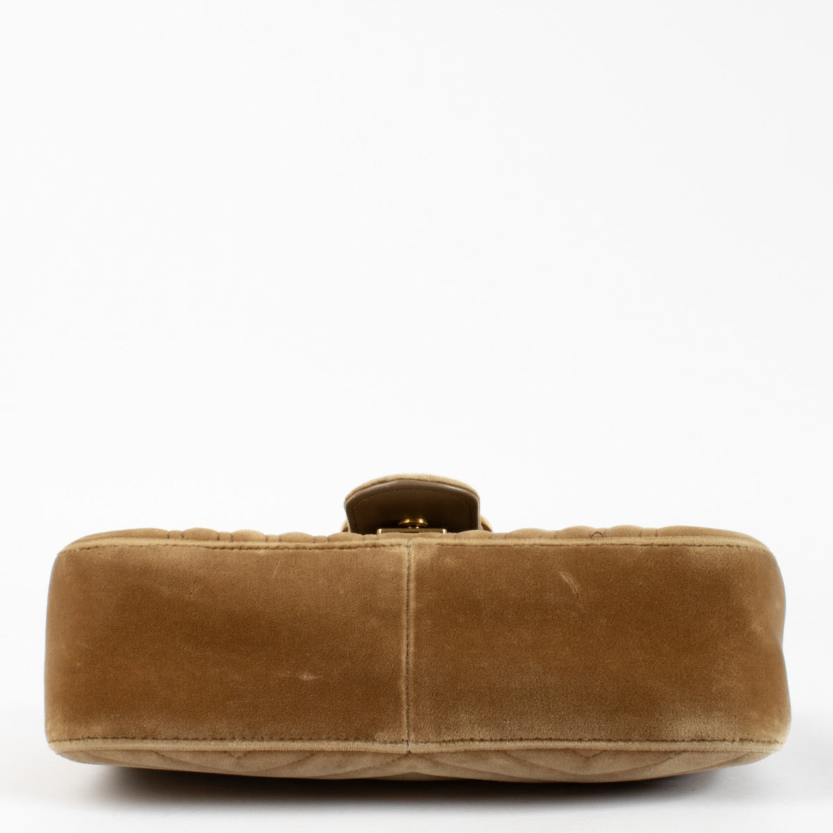 Shop safe online at Labellov in Antwerp, Brussels and Knokke this 100% authentic second hand Gucci Brown Velvet Marmont Crossbody