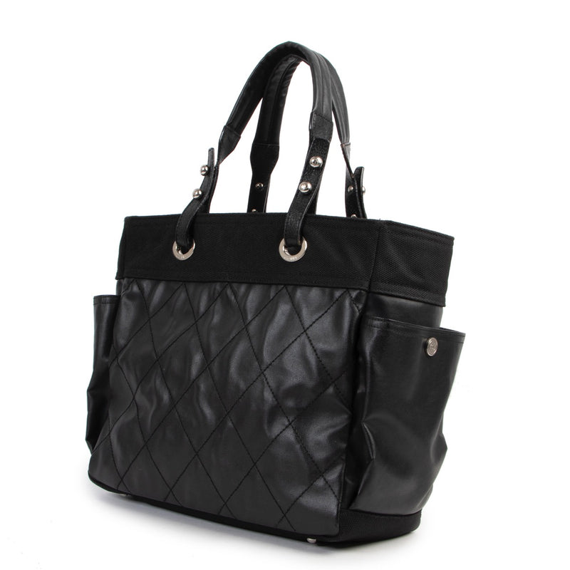 Shop safe online 100% authentic second hand Chanel Black Quilted Paris Biarritz Shopping Tote Bag in very good condition at Labellov in Antwerp.
